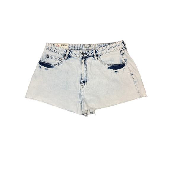 NWT Idyllwind High Rise Light Wash Raw Edge 90s Galveston Denim Shorts SZ: 16 - Picture 3 of 10